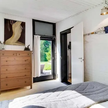 Cozy Summer House 50 Meter From The Beach, 89 M² Daire