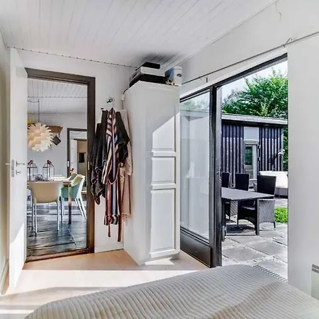 Cozy Summer House 50 Meter From The Beach, 89 M² *