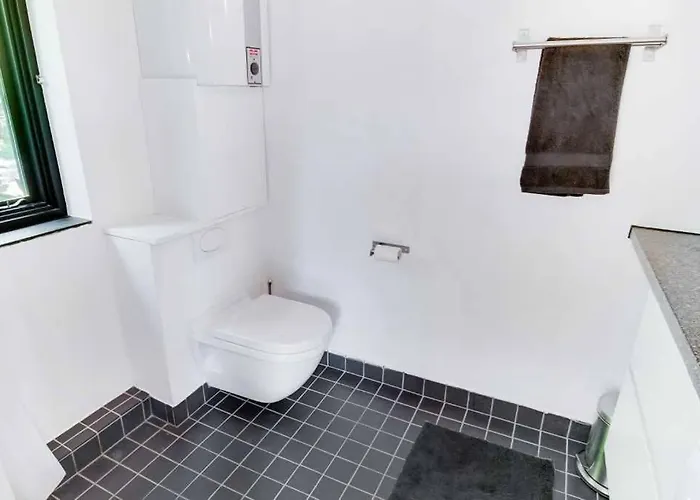 Cozy Summer House 50 Meter From The Beach, 89 M² * Dronningmølle